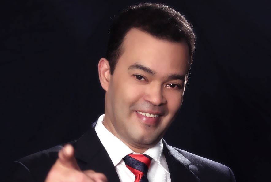 “Rey de la bachata”: Alex Bueno anuncia gira por Chile
