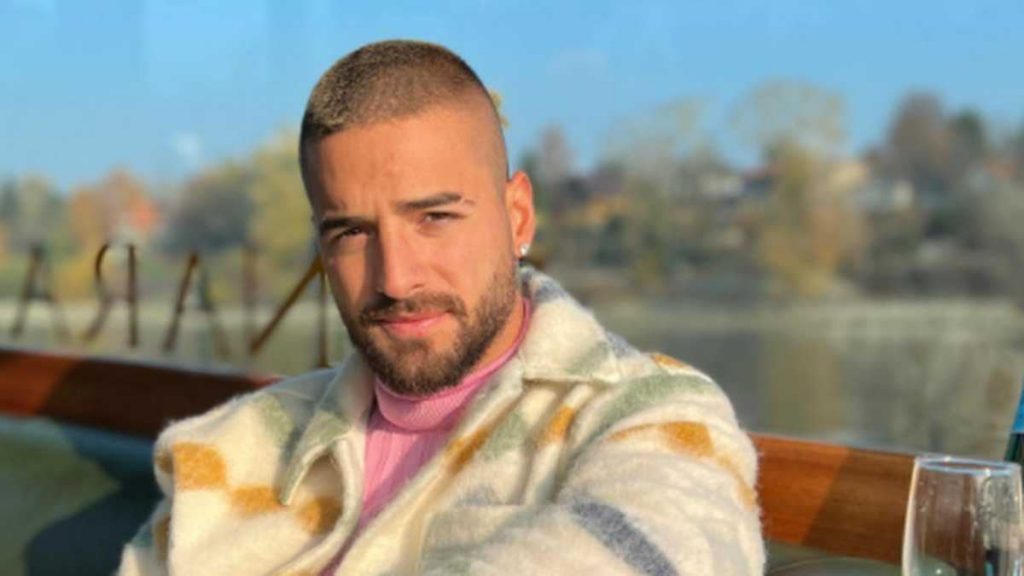 “Antes que lo vean en otro lado…”: Maluma encendió la web con íntimo video junto a una mujer