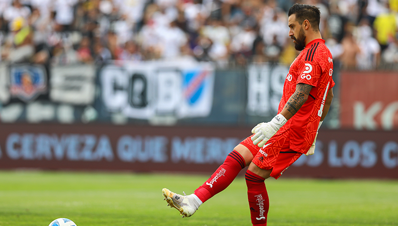 “No te irás gratis”: barristas de la U arremeten contra Galíndez con rayados en el CDA
