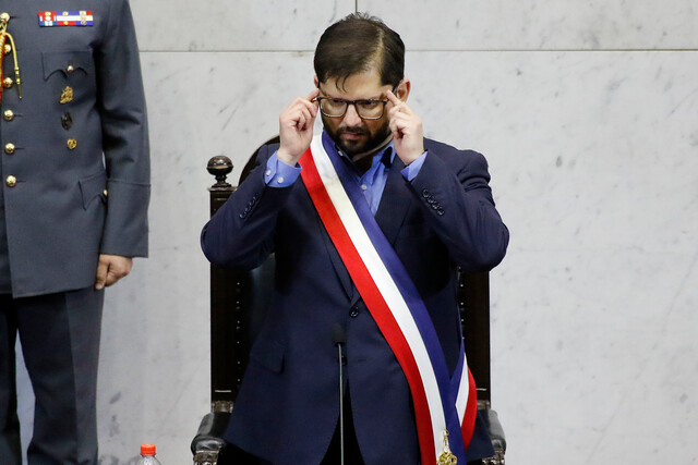 Presidente Boric anuncia aumento de fiscalizaciones para “desbaratar las organizaciones dedicadas al tráfico de armas ilegales”