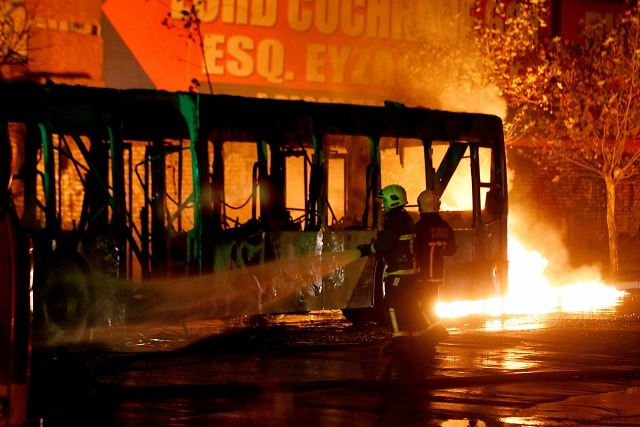 Queman bus del transporte público en Cerrillos