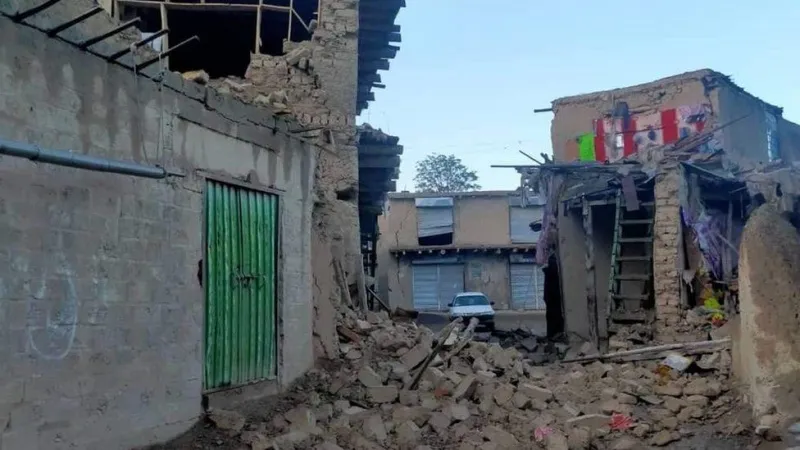 Terremoto en Afganistán deja más de mil muertos y cientos de heridos