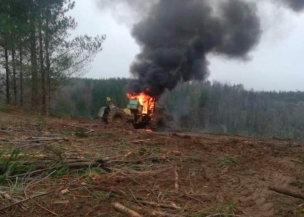 La Araucanía: Reportan ataque incendiario contra tres máquinas y un minibús en Capitán Pastene