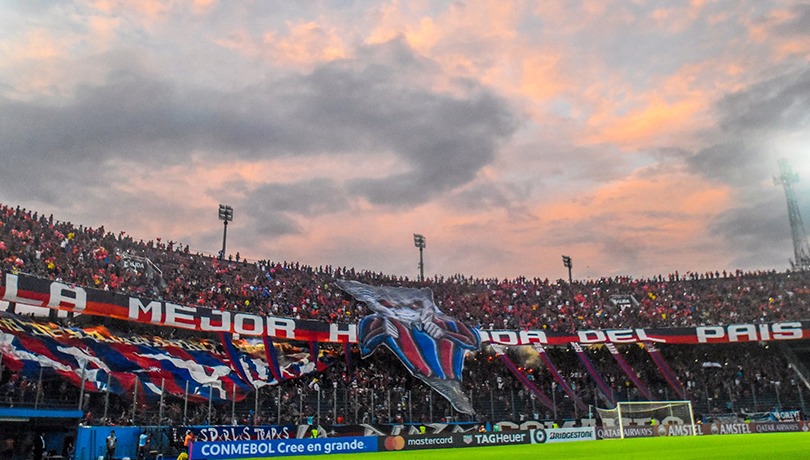 Cerro Porteño condena los gestos racistas de sus barristas en la Copa Libertadores