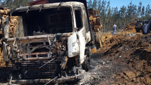 Collipulli: Al menos 15 encapuchados armados quemaron un camión en el fundo La Granja