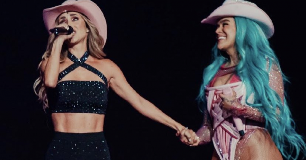 Karol G sorprendió a sus fans con presencia de ex chica RBD en concierto de México: “Todavía estoy llorando”