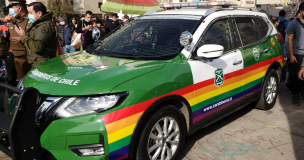 Carabineros estrenó patrulla con colores de la diversidad sexual en la XXII Marcha del Orgullo