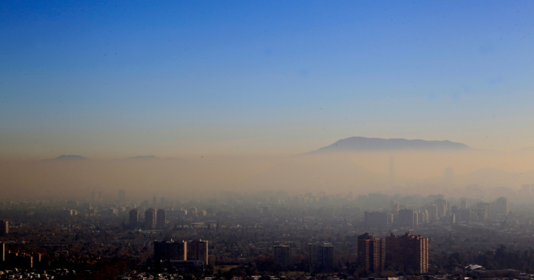 Declaran preemergencia ambiental en la RM: Revisa la restricción vehicular para este lunes