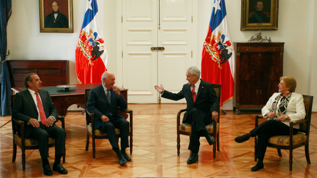 “Hubo un desprecio”: Senadores respaldaron a ex Presidentes de no ir a la ceremonia de cierre de la Convención Constitucional