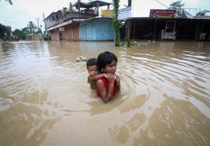 Lluvias monzónicas dejan al menos 25 muertos y millones de desplazados en Bangladés