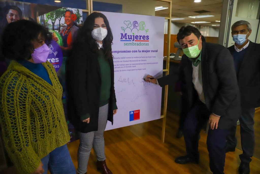 Ministerio de Agricultura y Ministerio de la Mujer y Equidad de Género lanzan campaña contra la violencia hacia la mujer rural