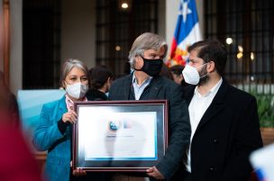 Presidente Boric en entrega de diplomas 