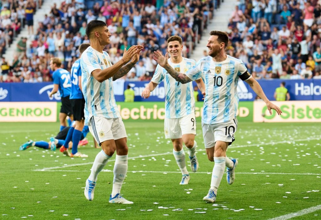 Messi deslumbra con Argentina y anota cinco goles frente a Estonia