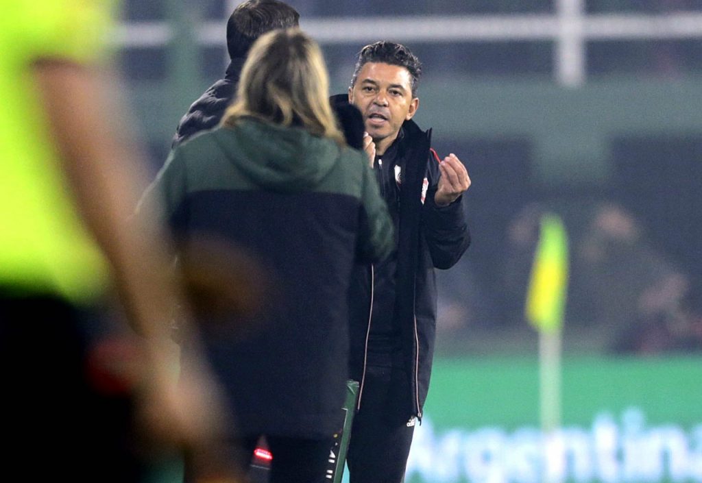 El intenso round entre Beccacece y Marcelo Gallardo en el inicio del torneo argentino