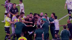 [Video] Entrenador de Edu Vargas protagoniza confuso incidente en el Atlético Mineiro-Fluminense