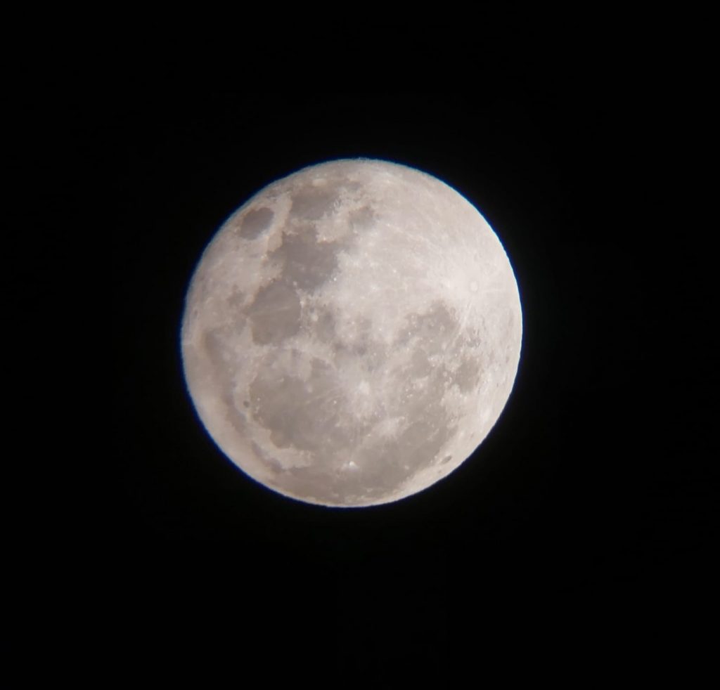 ¿A qué se debe su nombre?: Conoce todos los detalles sobre la “Superluna de Fresa”
