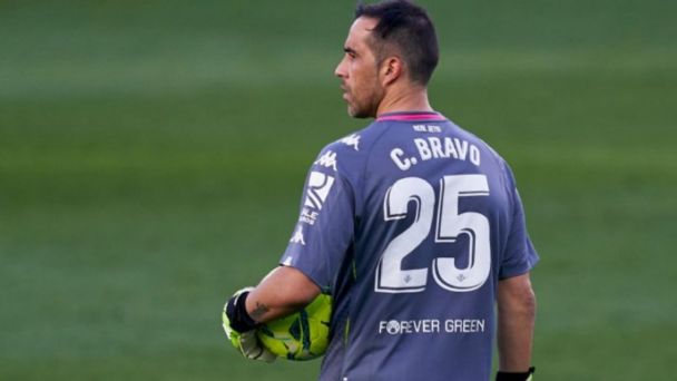Claudio Bravo y Betis Academy: “Espero que en mi país se pueda desarrollar el fútbol así”