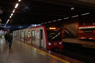 Metro de Santiago informa que el servicio en Línea 1 se encuentra interrumpido