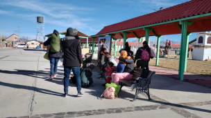 Migrantes irregulares prefieren autodenunciarse llegando a su destino y no pasar por refugio de Colchane