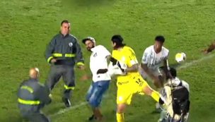 ¡Vergonzoso! Barrista del Santos ingresa a la cancha e intenta agredir a Cássio en Brasil