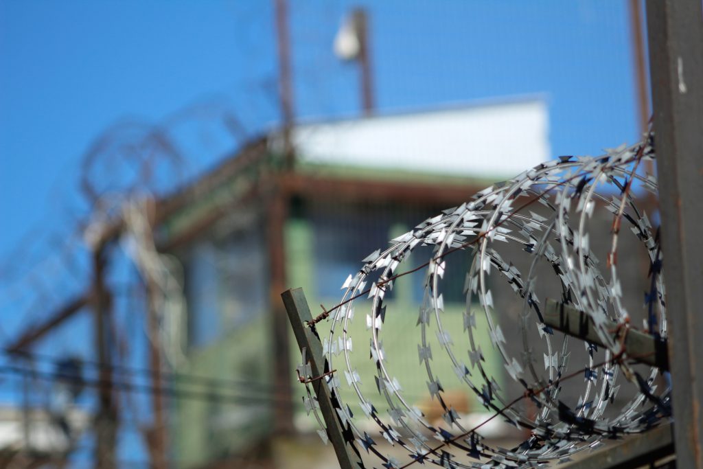 Discusión fuera de Complejo Penitenciario Biobío deja una persona con impacto de bala