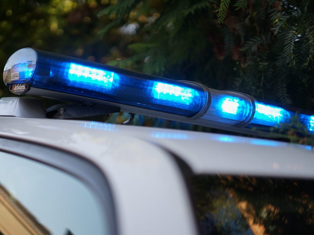 Encuentran el cuerpo sin vida de una mujer en la plaza principal de Mejillones