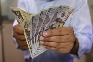 El precio del dólar llegó a superar los $1.020 este martes