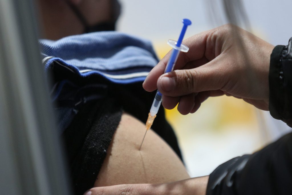Ministerio de Salud reporta 9.101 casos nuevos y positividad nacional alcanza el 14,33%