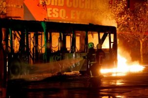 Encapuchados queman bus del transporte público en Pedro Aguirre Cerda