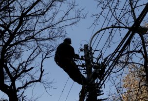 Maipú anuncia demanda colectiva contra Enel por corte de luz que se prolonga tres días