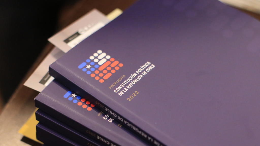 Cadem: Brecha entre el Apruebo y Rechazo se acorta a 8 puntos