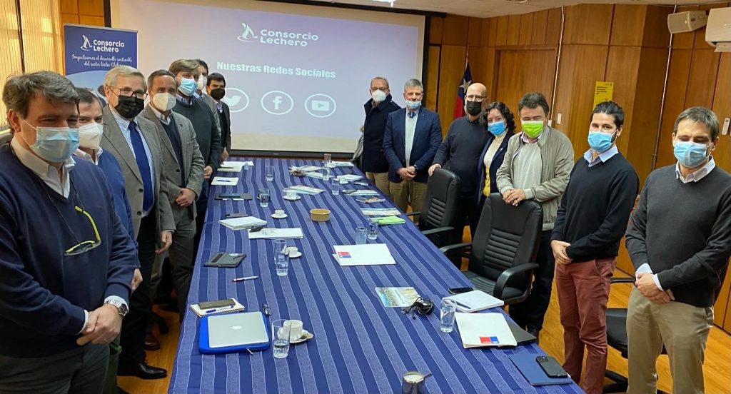 Consorcio Lechero se reunió con ministro de Agricultura, Esteban Valenzuela