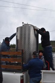 Equipamiento enológico a pequeños productores de Quirihue y Ninhue entregó Indap Ñuble