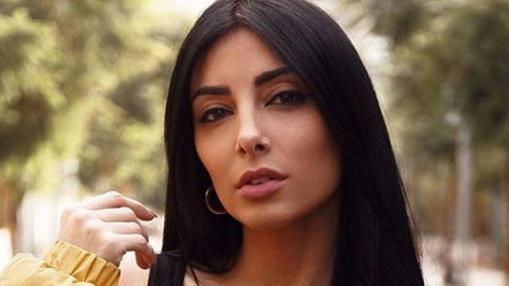 Aseguran que Flavia Medina recibió orden de detención de fiscalía tras “funa” a centro dental