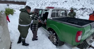 Vicuña: Carabineros rescató a matrimonio de ancianos atrapados en sus hogares por la nieve