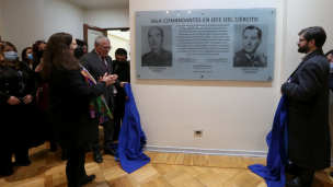 Restituyen placa en honor a excomandantes en jefe del Ejército Schneider y Prats en Ministerio de Defensa