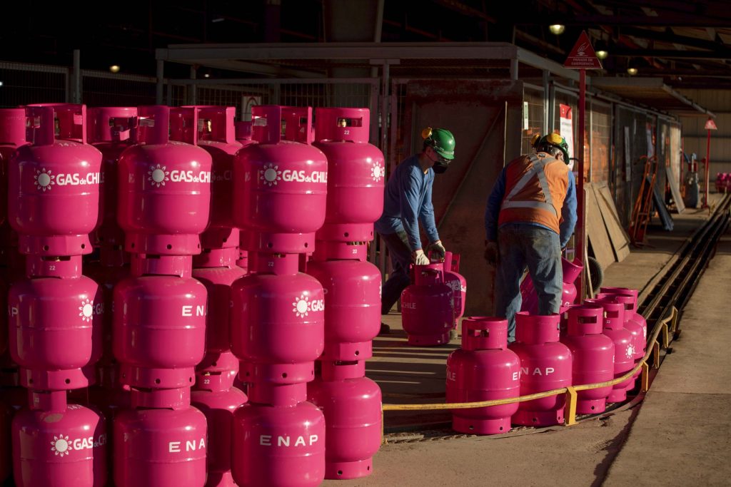 Gas de Chile: Ponen en marcha plan piloto para vender cilindros a menor precio