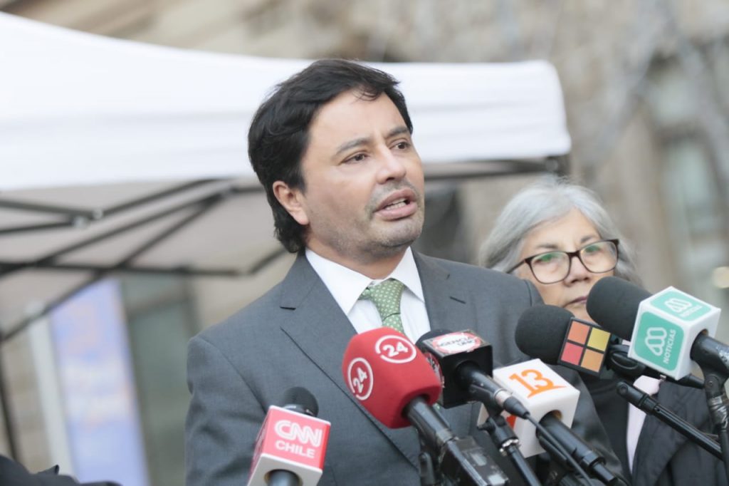 Alcalde Carter exige al Gobierno dictar reglamento de la Ley de Cierre de Calles y Pasajes