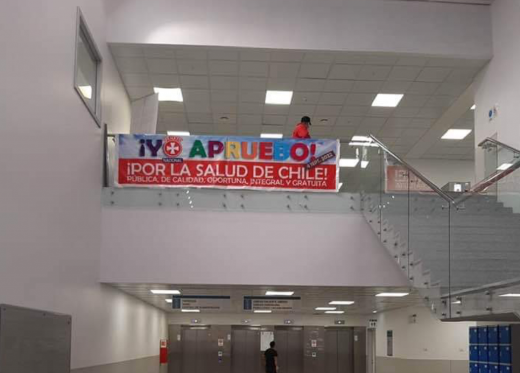 Contraloría emite sumario administrativo al Hospital Regional de Antofagasta por mostrar lienzo del Apruebo