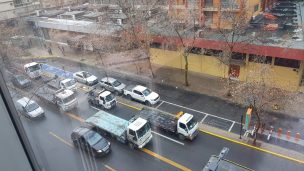 Grúas realizan caravana por Santiago para protestar por el precio de los combustibles