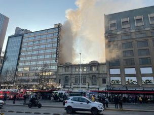 Reportan incendio en Santiago centro: Hay desvíos de tránsito