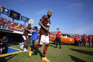 ¡Locura total! Así fue el recibimiento de la hinchada del Flamengo a Vidal en la previa de su debut