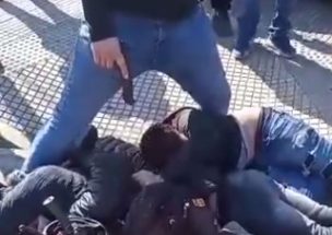 Carabinero de civil realiza intrépida retención de delincuentes en Estación Central: se abalanzó contra ellos y les quitó arma