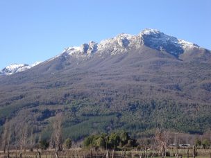 Carabinero sufrió múltiples fracturas tras caer 50 metros de cerro Malalcura: Ayudaba en búsqueda de joven perdido