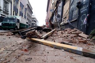 Derrumbe de ladera dejó a ocho personas aisladas en Valparaíso