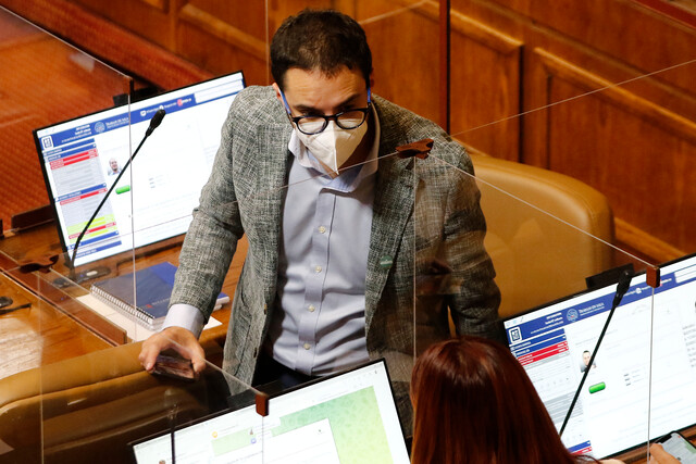 “No compro, me la regalan”: Diputado Sáez reveló que consume marihuana