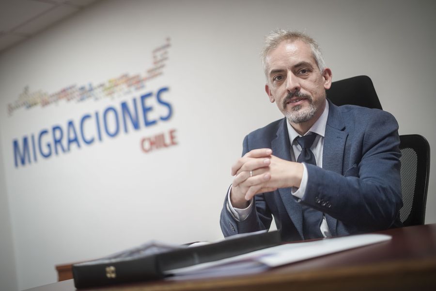 Director de Migraciones: “Cuando no se tramitan los permisos de residencia a tiempo la gente no tiene más opción que judicializar”