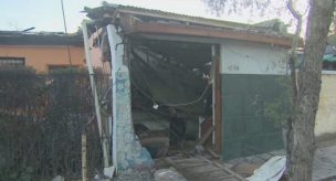 Explosión por fuga de gas provoca derrumbe en casa de San Joaquín y deja dos heridos