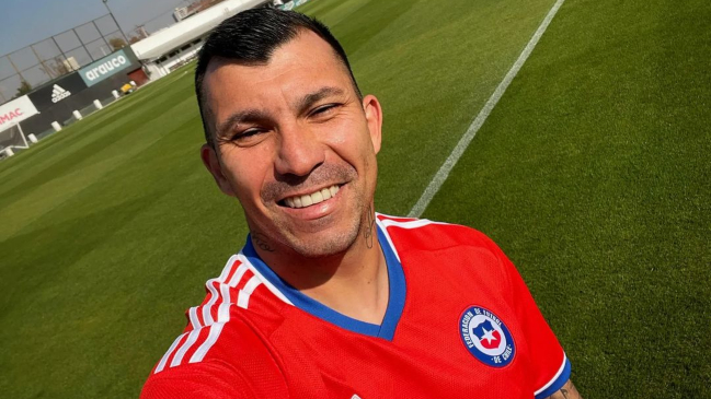 “Aquí inicia una nueva historia”: Gary Medel luce la nueva camiseta de La Roja