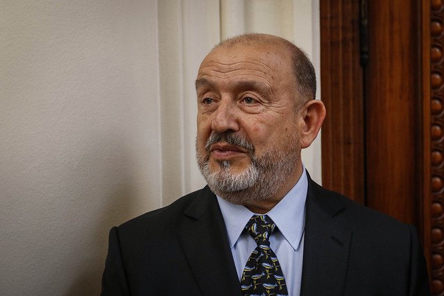 “Pone en peligro la unidad del Estado”: Ex ministro Isidro Solís votará Rechazo